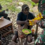 Pos Selal Satgas Yonif 751/VJS Gelar Pengobatan Gratis & Berbagi Makanan: Wujud Kepedulian di Perbatasan
