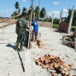 Babinsa Koramil 06/Smd Pantau Pembangunan Koperasi Desa Merah Putih di Desa Mesjid