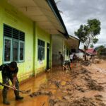 Satgas Gulbencal Laksanakan Pembersihan Ulang SDN 158506 Tukka Akibat Banjir Susulan