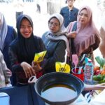 Minyak Goreng Rp15 Ribu Diserbu, Stok 600 Kemasan Habis Sejam di Surabaya
