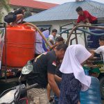 Bantu Korban Karhutla Kalimantan, Karyawan PTPN IV PalmCo Salurkan 11,2 Juta Liter Air Bersih dan 1 Juta Masker